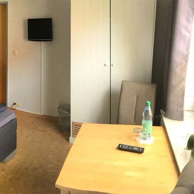Zimmer 3 mit Zugang zur Terrasse